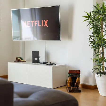 Prime Location, Pool, Free Parking Olhão