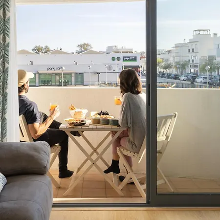 Prime Location, Pool, Free Parking דירה