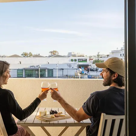 Prime Location, Pool, Free Parking * Olhão