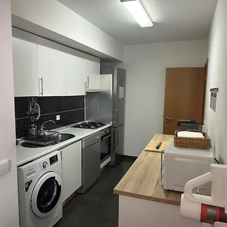 Apartment 2 Minutes To Island Ferry, Pool, Private Parking
