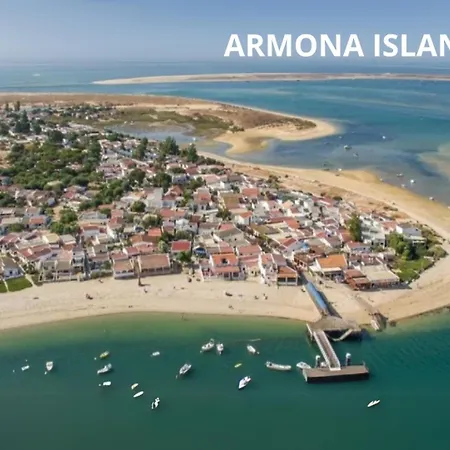 2 Minutes To Island Ferry, Pool, Private Parking * Olhao