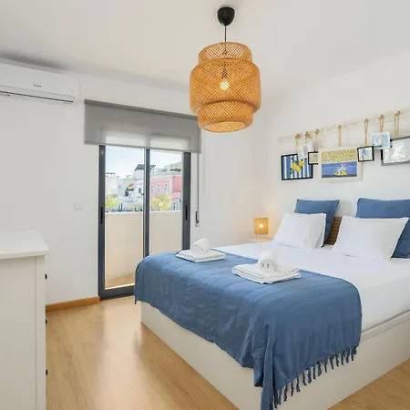 2 Minutes To Island Ferry, Pool, Private Parking * Olhao