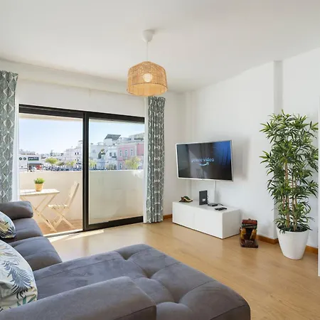 2 Minutes To Island Ferry, Pool, Private Parking Olhao