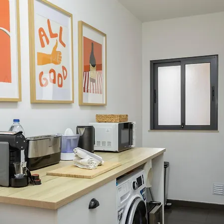 2 Minutes To Island Ferry, Pool, Private Parking *