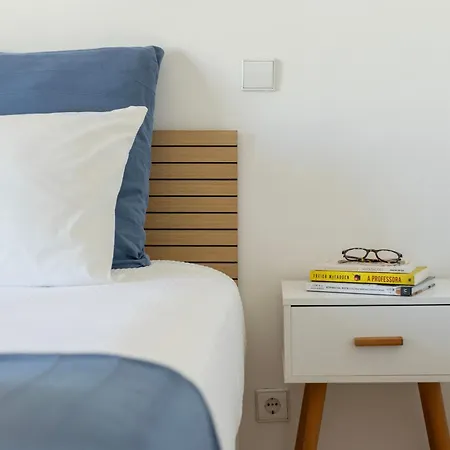 2 Minutes To Island Ferry, Pool, Private Parking * Olhao