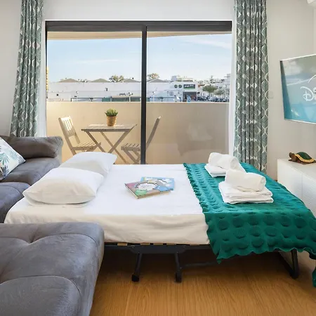 Apartment 2 Minutes To Island Ferry, Pool, Private Parking Olhao
