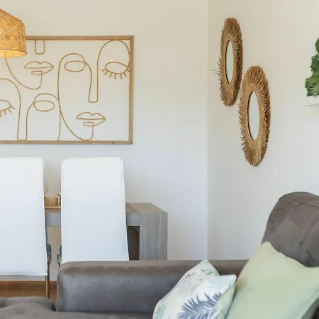 Apartment 2 Minutes To Island Ferry, Pool, Private Parking